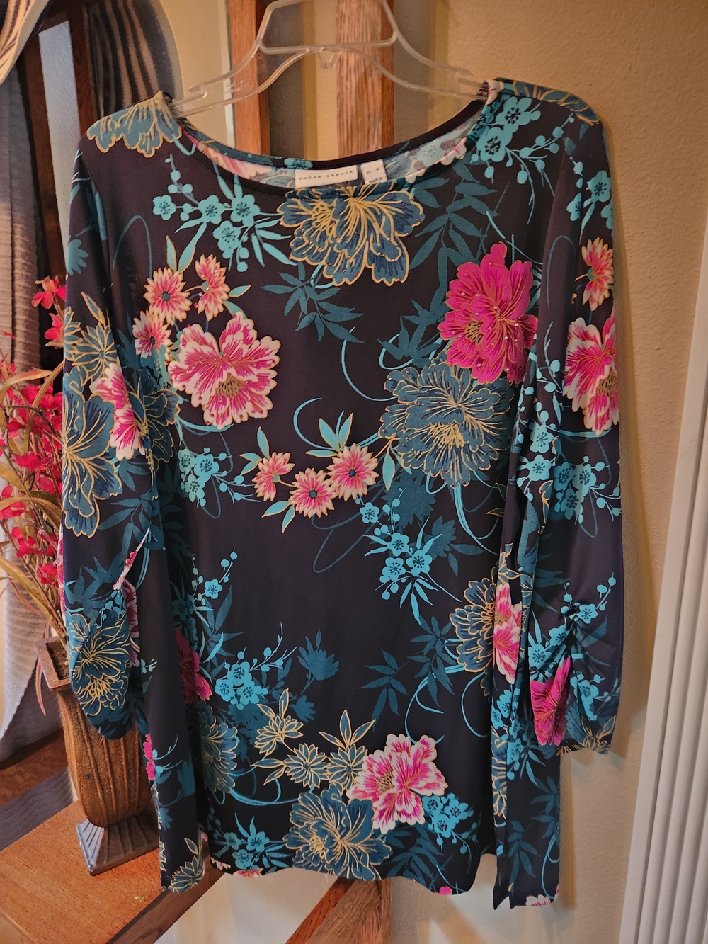 Floral Scoop Neck Women's Top in Teal & Pink - Brand: Susan Graver